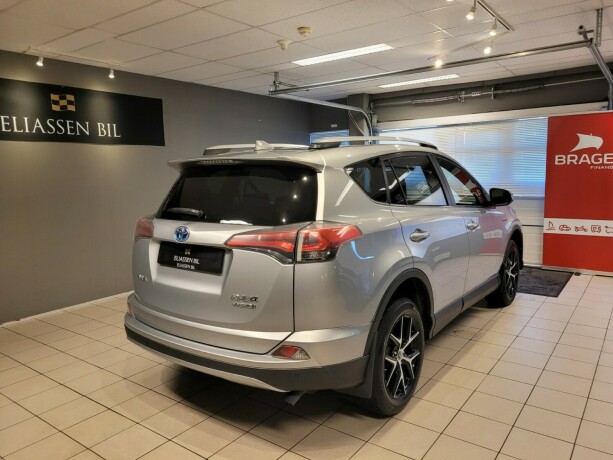 toyota-rav4-elektrisitetbensin-2017-big-5