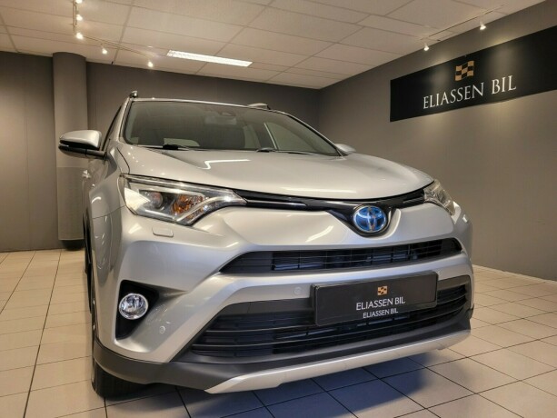 toyota-rav4-elektrisitetbensin-2017-big-10