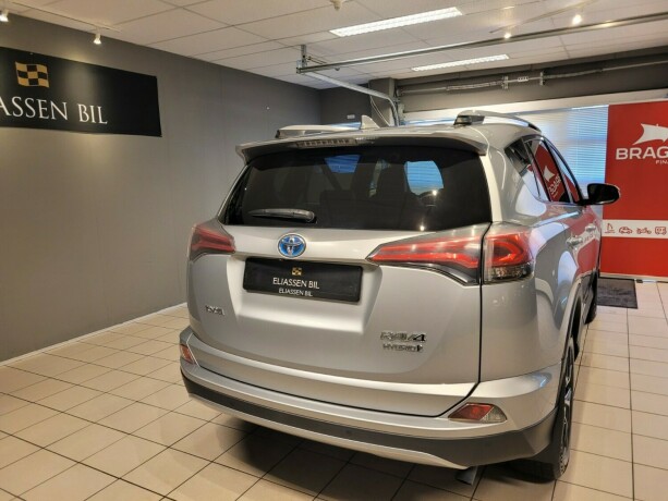 toyota-rav4-elektrisitetbensin-2017-big-6