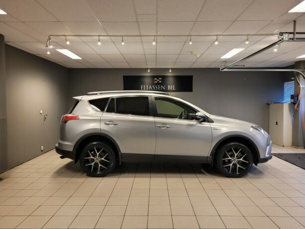 toyota-rav4-elektrisitetbensin-2017-big-3