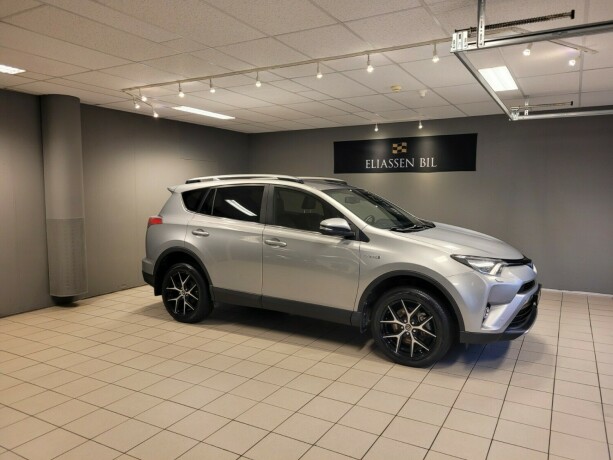 toyota-rav4-elektrisitetbensin-2017-big-2