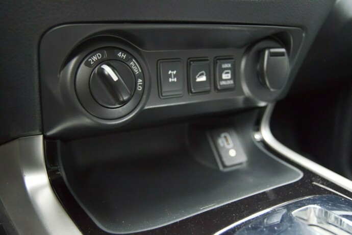 nissan-navara-diesel-2020-big-28