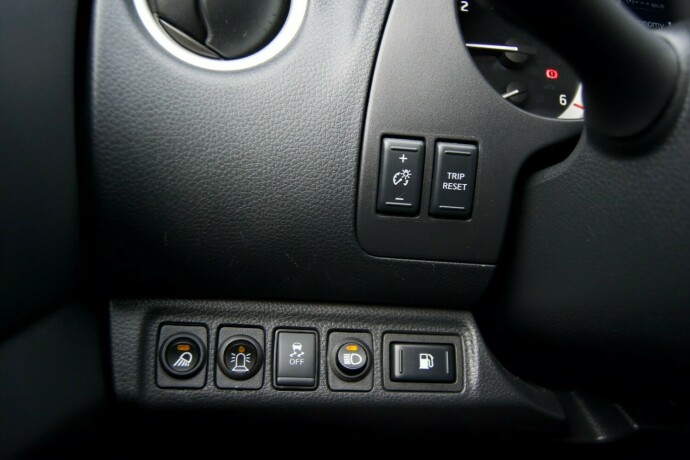 nissan-navara-diesel-2020-big-18