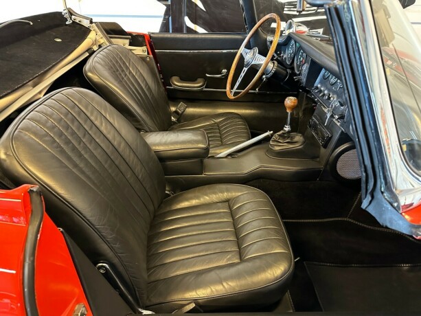 jaguar-e-type-bensin-1967-big-18