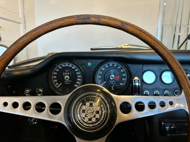 jaguar-e-type-bensin-1967-big-25