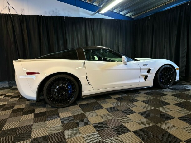 chevrolet-corvette-bensin-2010-big-27