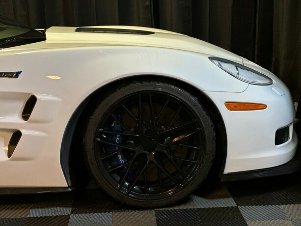 chevrolet-corvette-bensin-2010-big-23