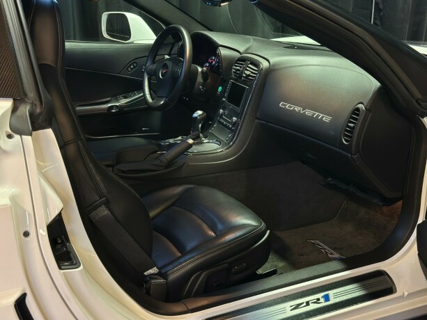 chevrolet-corvette-bensin-2010-big-32