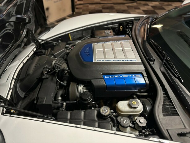 chevrolet-corvette-bensin-2010-big-63