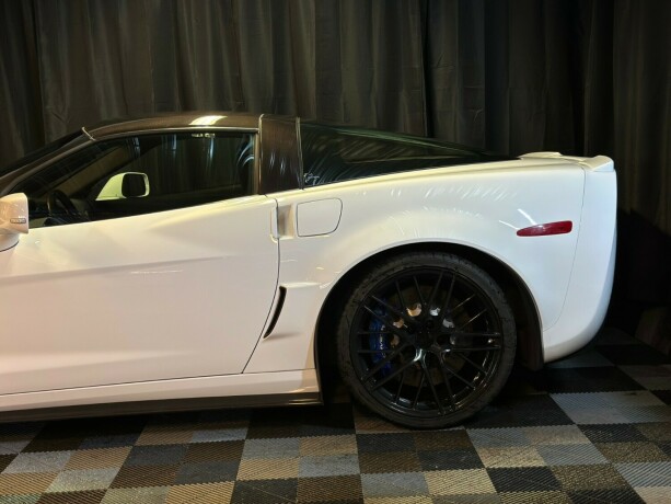 chevrolet-corvette-bensin-2010-big-7