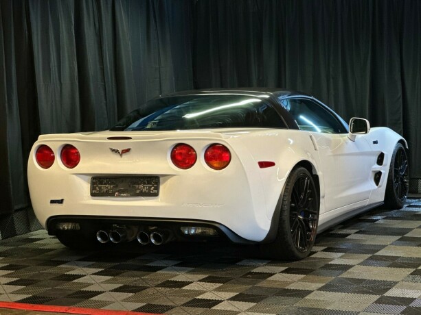 chevrolet-corvette-bensin-2010-big-19