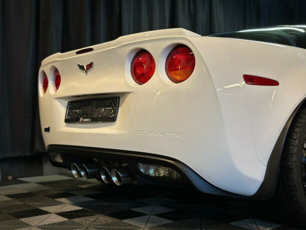 chevrolet-corvette-bensin-2010-big-25