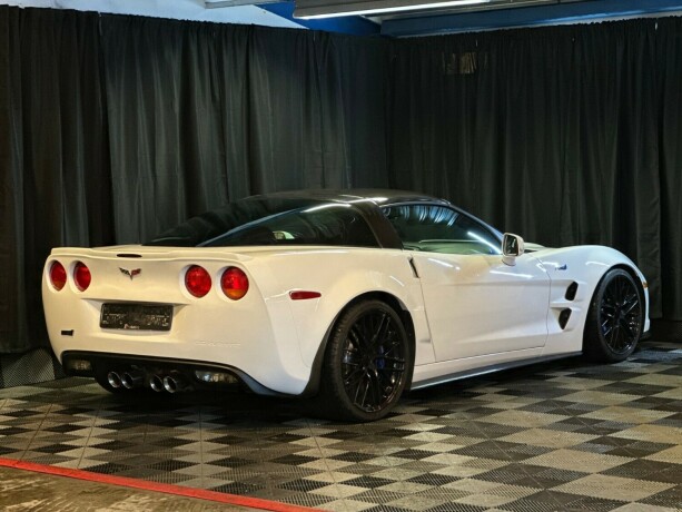 chevrolet-corvette-bensin-2010-big-18