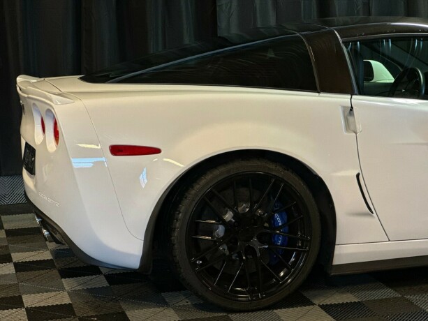 chevrolet-corvette-bensin-2010-big-21