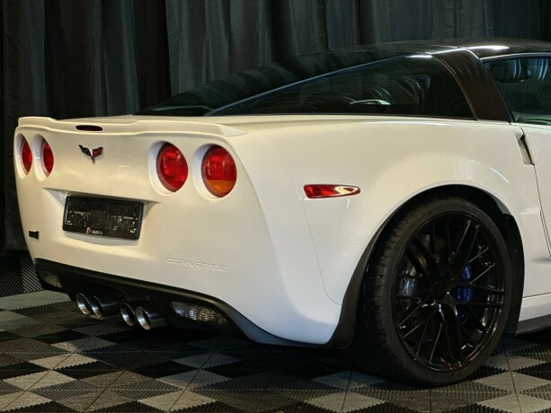 chevrolet-corvette-bensin-2010-big-20