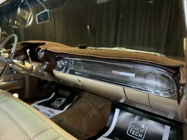 cadillac-deville-bensin-1960-big-30