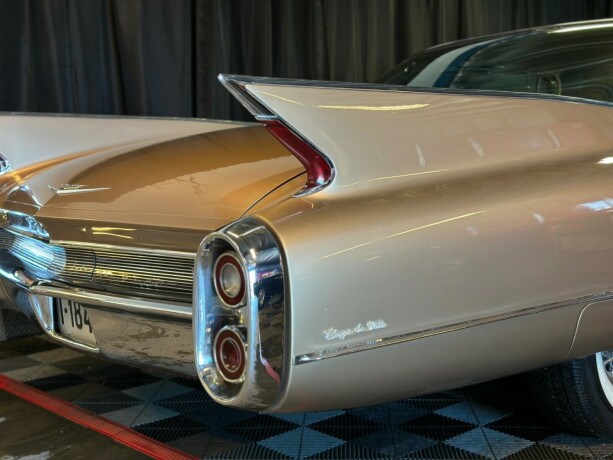 cadillac-deville-bensin-1960-big-18