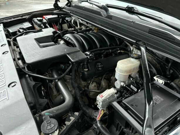 chevrolet-suburban-bensin-2016-big-81