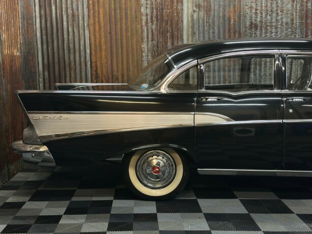 chevrolet-bel-air-bensin-1957-big-4