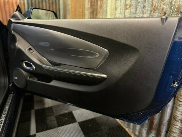 chevrolet-camaro-bensin-2010-big-31