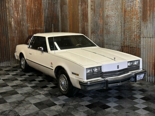 oldsmobile-bensin-1985-big-1