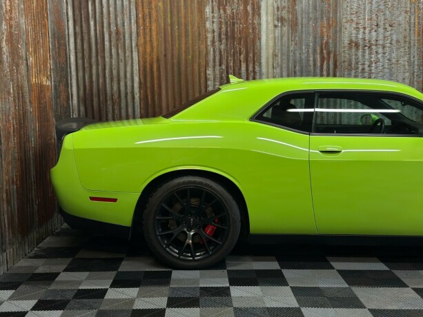 dodge-challenger-bensin-2015-big-4