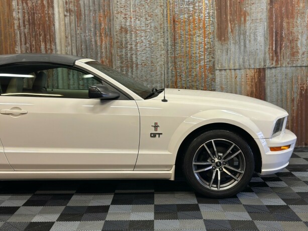ford-mustang-bensin-2005-big-3