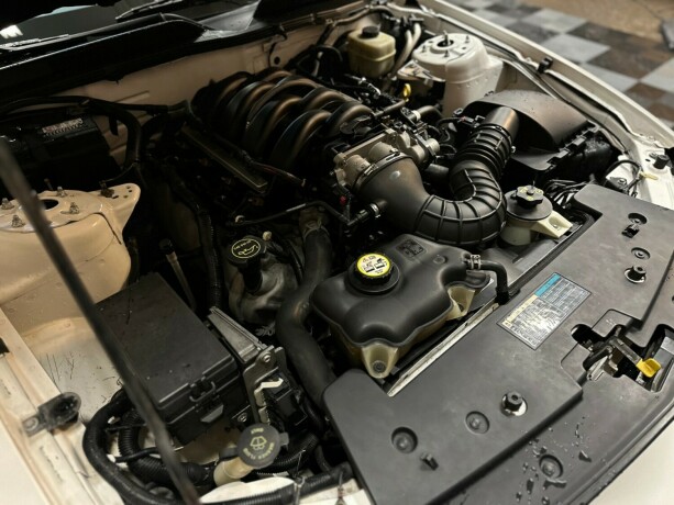 ford-mustang-bensin-2005-big-47