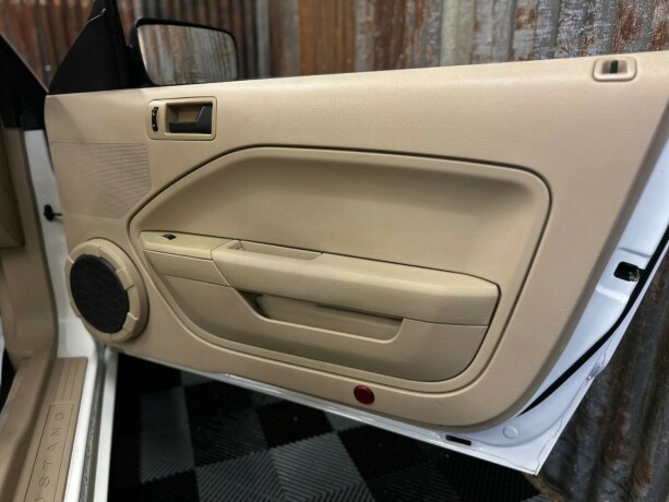 ford-mustang-bensin-2005-big-37