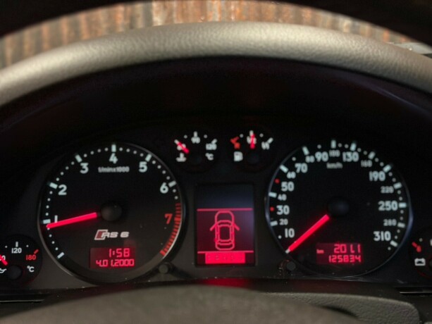audi-rs6-bensin-2004-big-27
