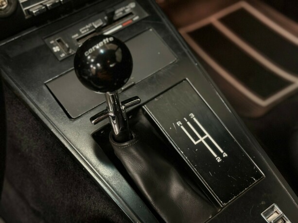 chevrolet-corvette-bensin-1980-big-32