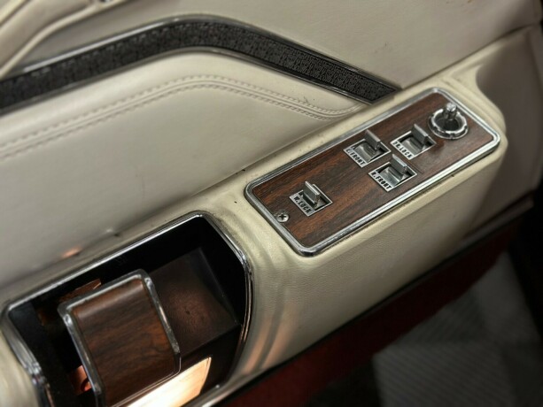chrysler-new-yorker-bensin-1975-big-21