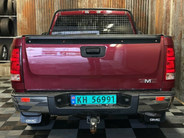 gmc-sierra-bensin-2007-big-16