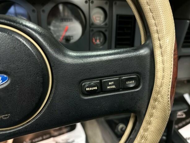 ford-mustang-bensin-1986-big-27