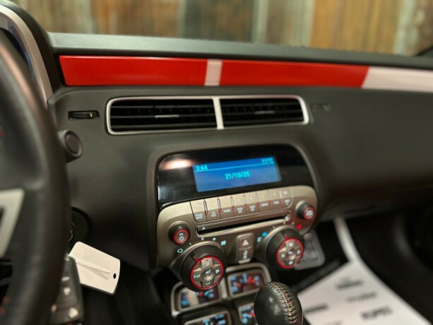 chevrolet-camaro-bensin-2011-big-36