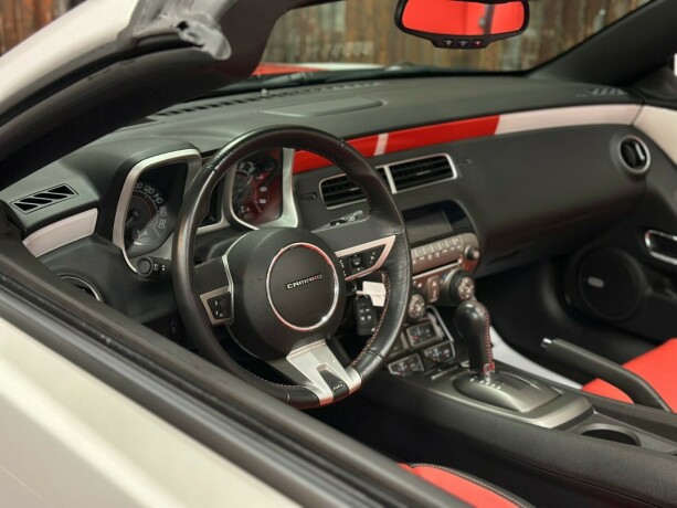 chevrolet-camaro-bensin-2011-big-21