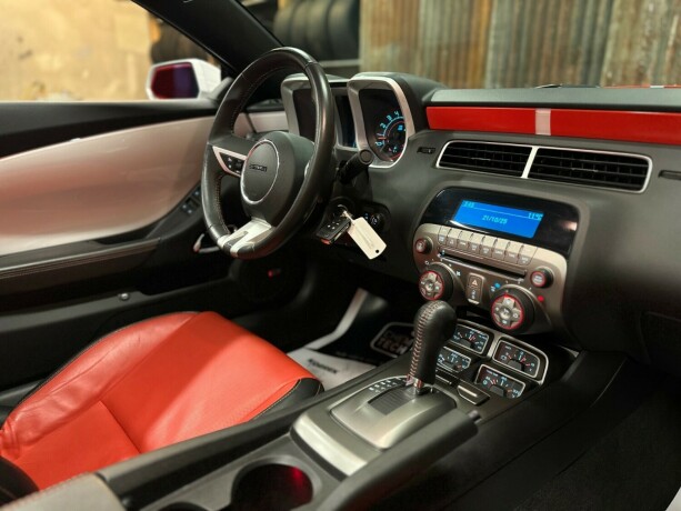 chevrolet-camaro-bensin-2011-big-42