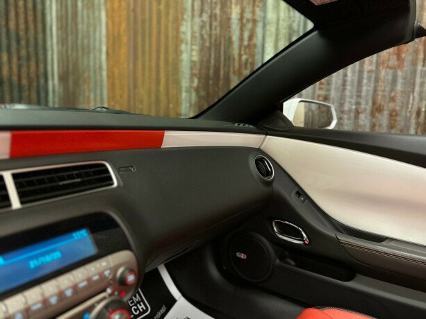chevrolet-camaro-bensin-2011-big-37