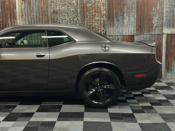 dodge-challenger-bensin-2013-big-13