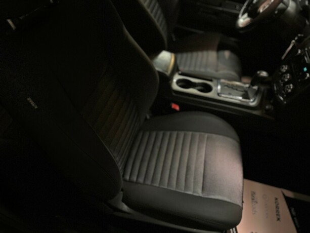 dodge-challenger-bensin-2013-big-33