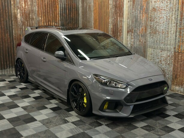 ford-focus-bensin-2017-big-1