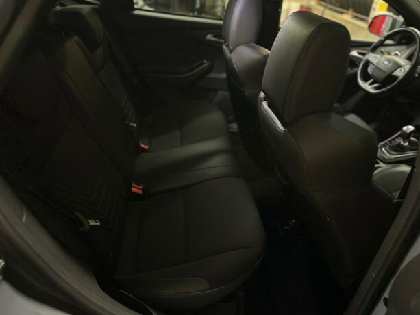 ford-focus-bensin-2017-big-49