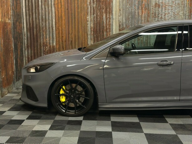 ford-focus-bensin-2017-big-17
