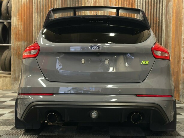 ford-focus-bensin-2017-big-21