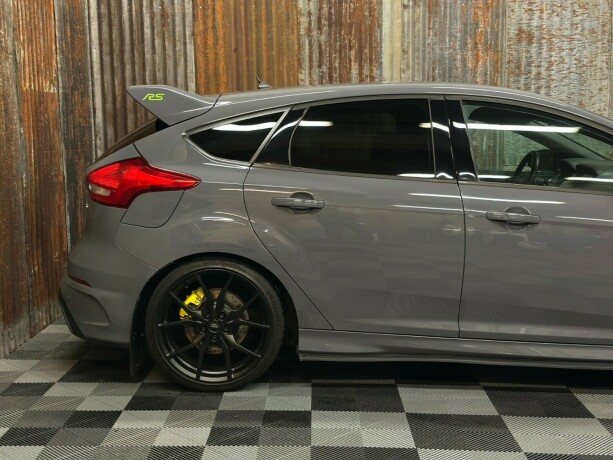 ford-focus-bensin-2017-big-4