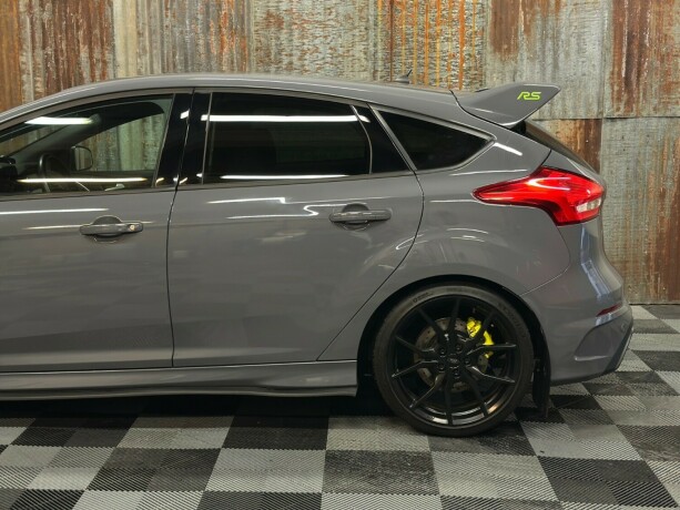 ford-focus-bensin-2017-big-16