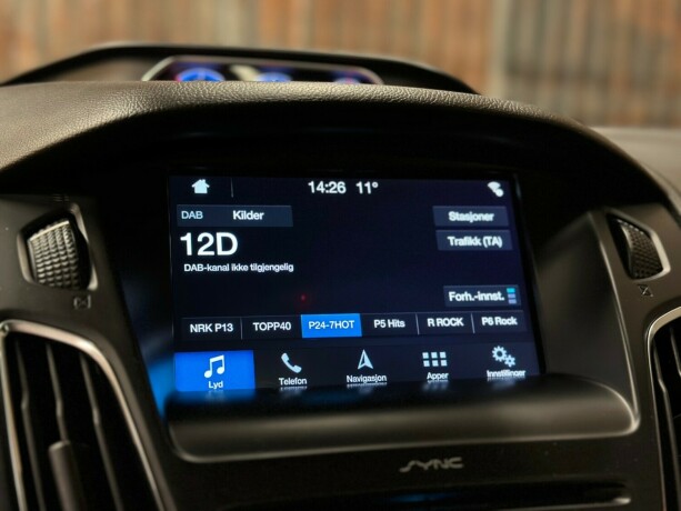 ford-focus-bensin-2017-big-36
