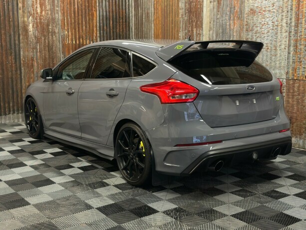 ford-focus-bensin-2017-big-13