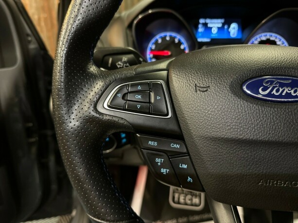 ford-focus-bensin-2017-big-31