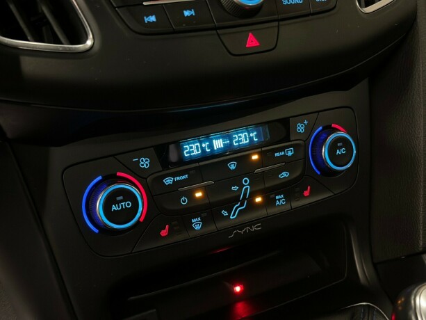 ford-focus-bensin-2017-big-38